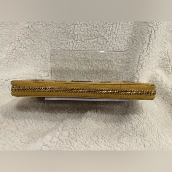 Gucci Tan GG Monogram Zip Around Wallet - Picture 8 of 12